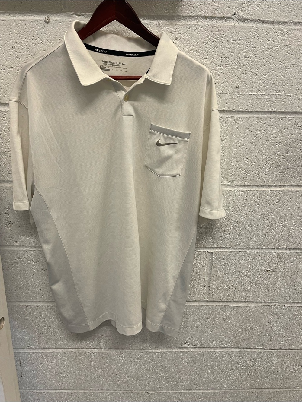 Nike White Men’s Golf Polo with Chest Pocket and Swoosh
